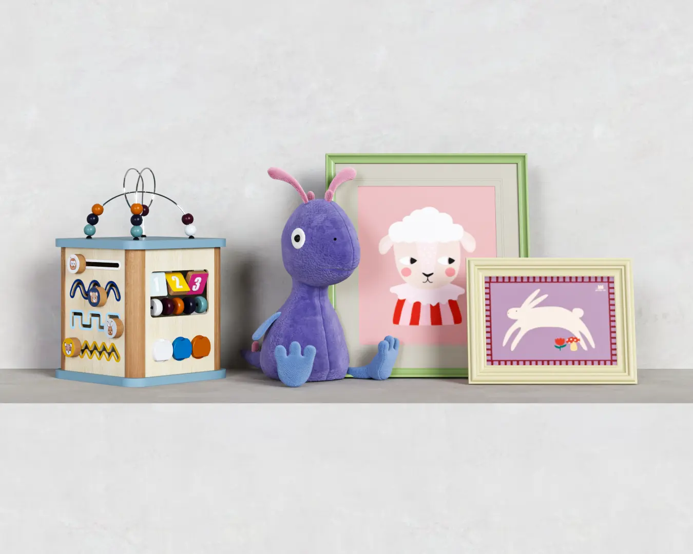 BRINQUEDO COM PELÚCIA E QUADROS
