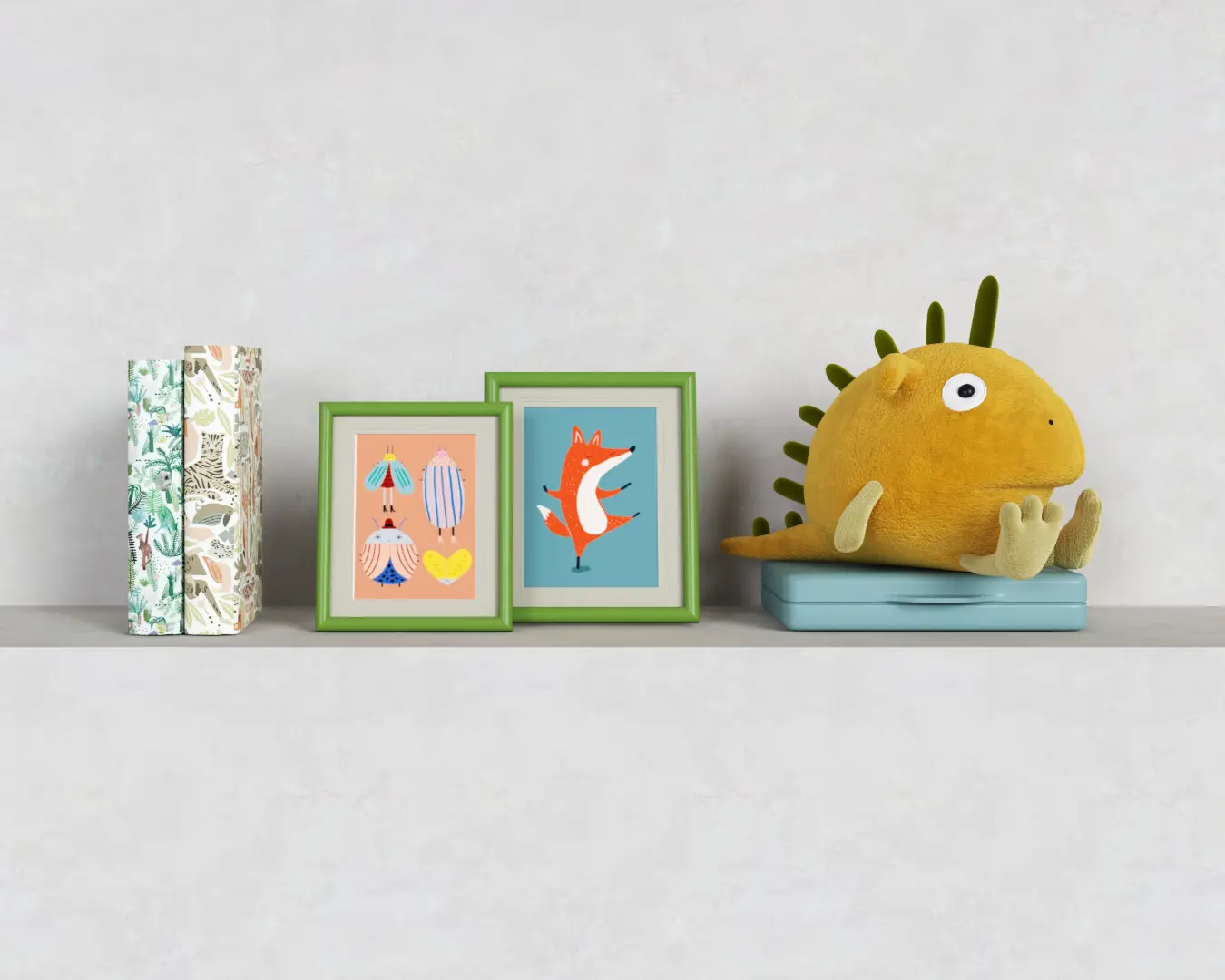 LIVROS COM QUADROS E PELÚCIA