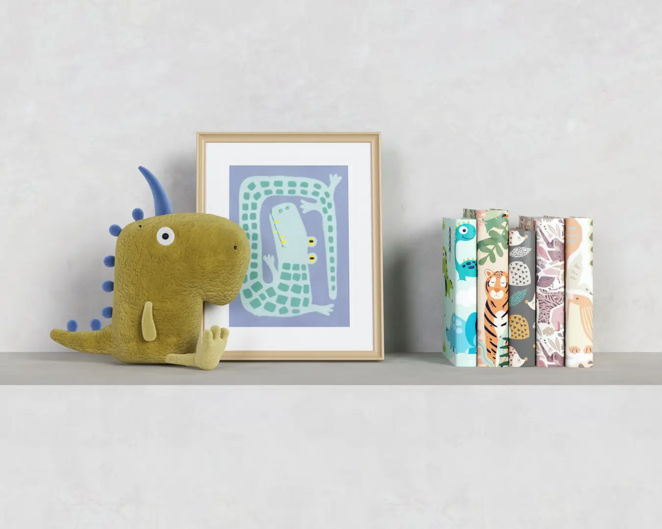 LIVROS E QUADRO COM PELÚCIA